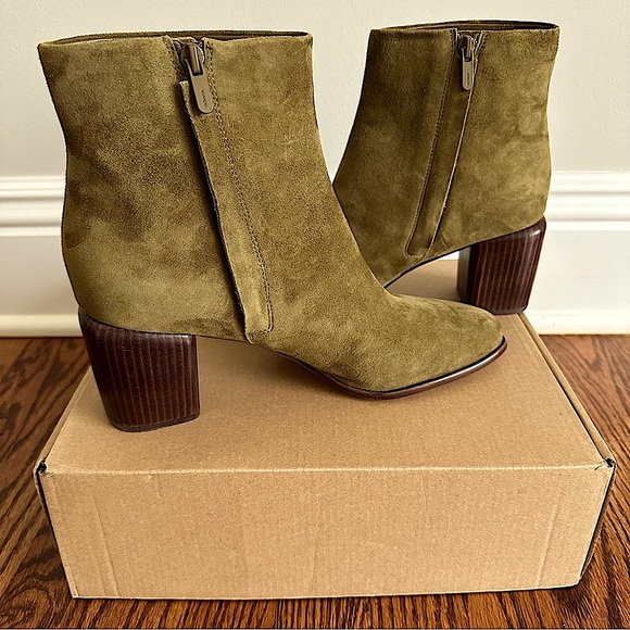 VINCE suede ankle Boots - NWT - Size 10 - Picture 4 of 14